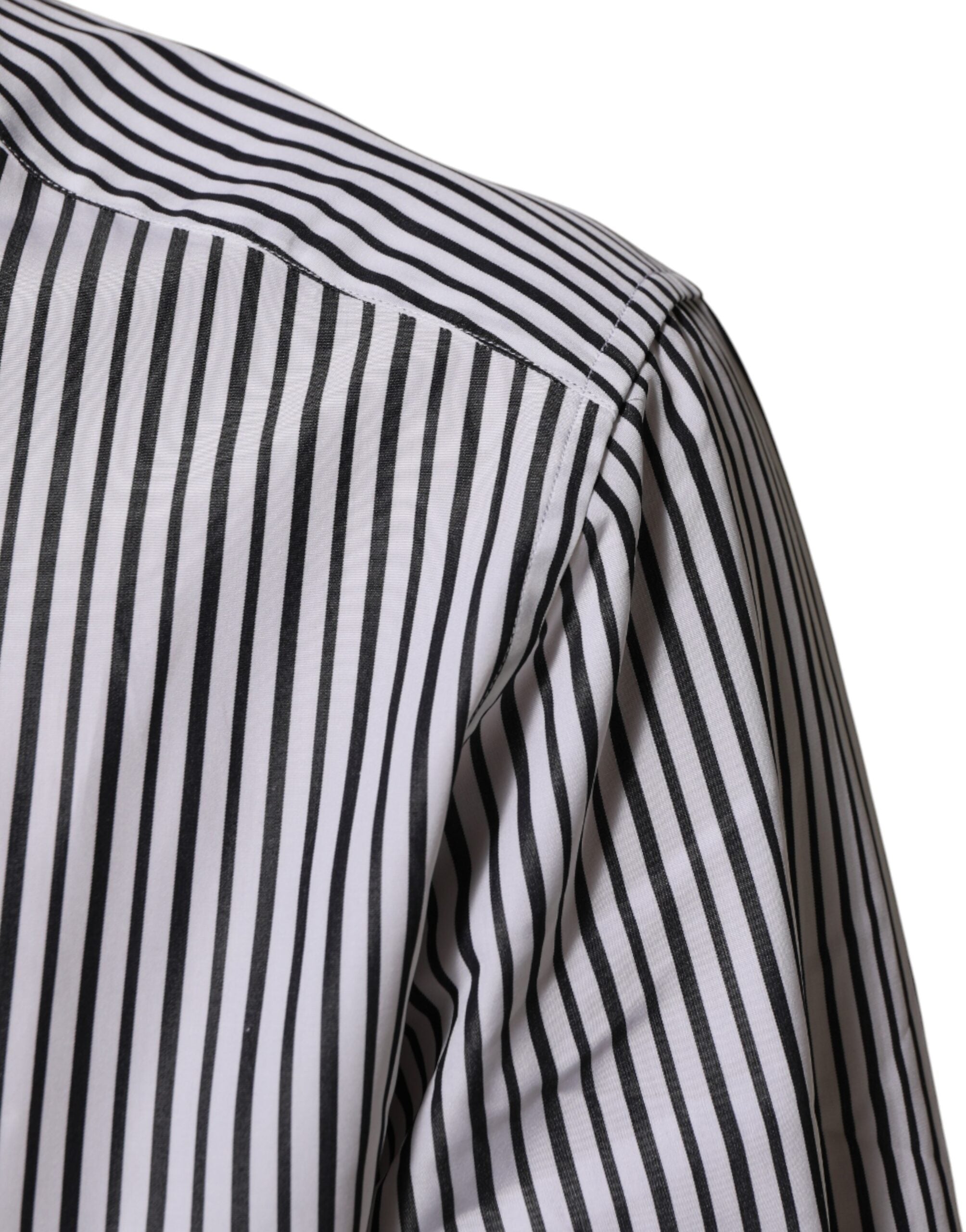 Camicia elegante da uomo a righe bianche e nere con dettagli dorati