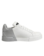 Weiße, graue Low-Top-Sneaker aus Leder