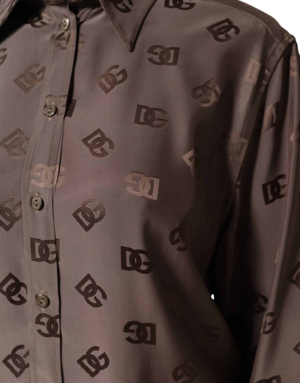 Braunes Langarm-Hemd mit Kragen und Logo