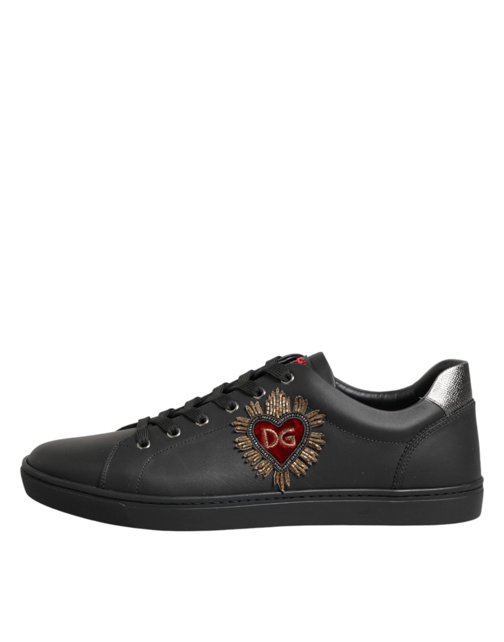 Schwarze Leder-Sneaker mit Herzverzierung