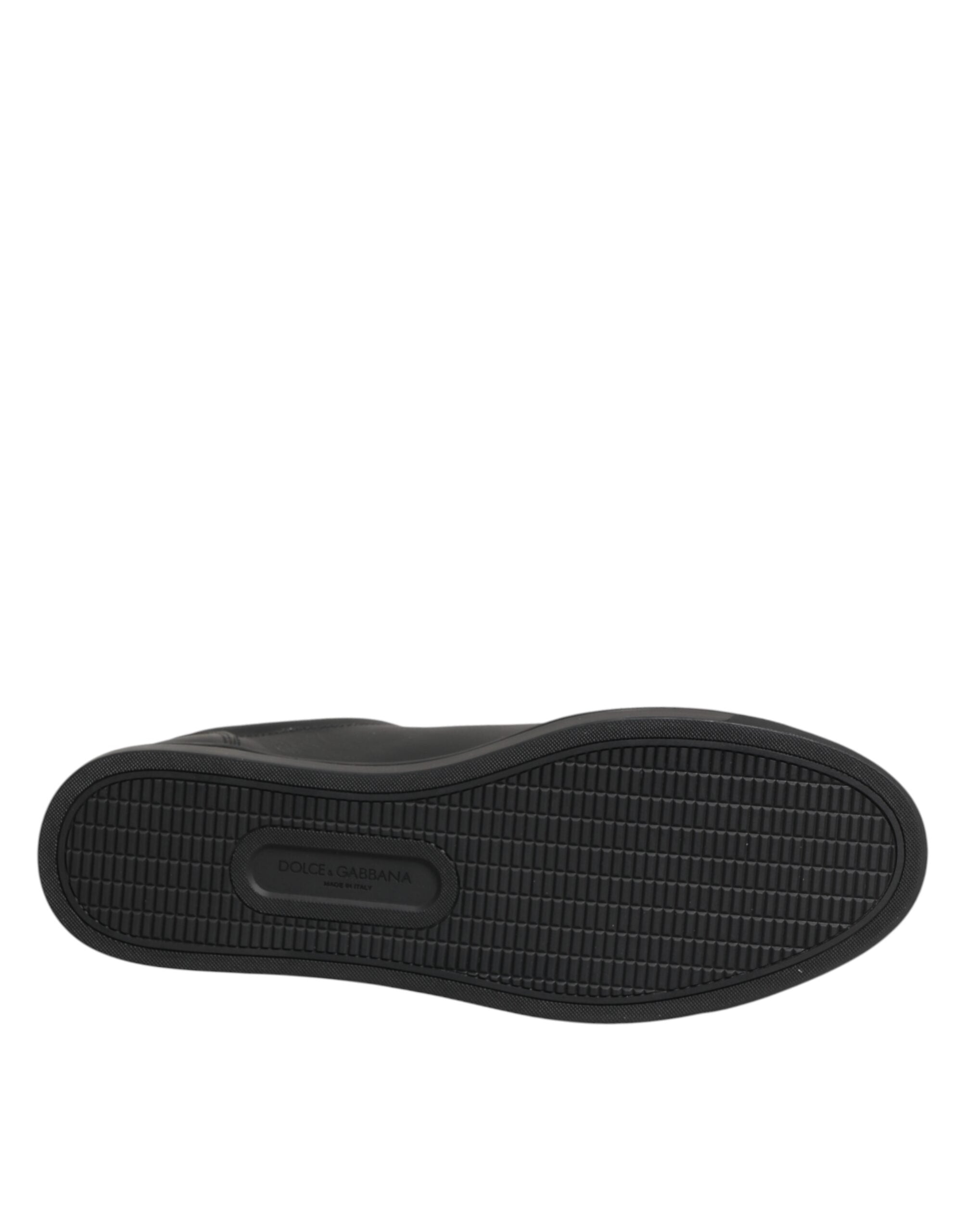 Schwarze Leder-Sneaker mit Herzverzierung