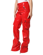 Rote glänzende Polyester-Cargohose mit weitem Bein