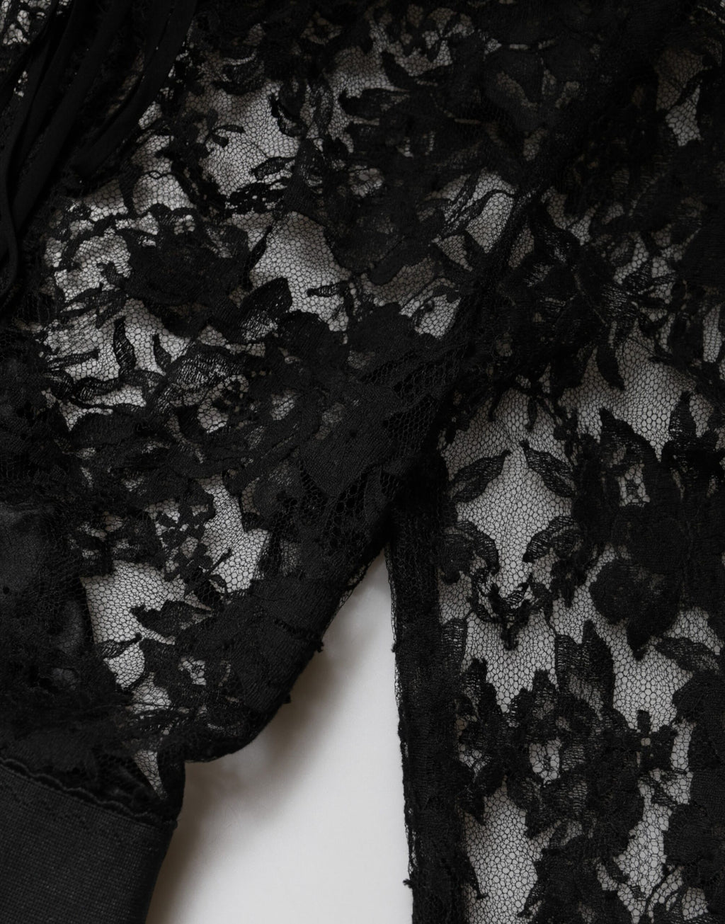 Schwarzes Midi-Bleistiftkleid aus Baumwolle mit Spitzeneinsätzen