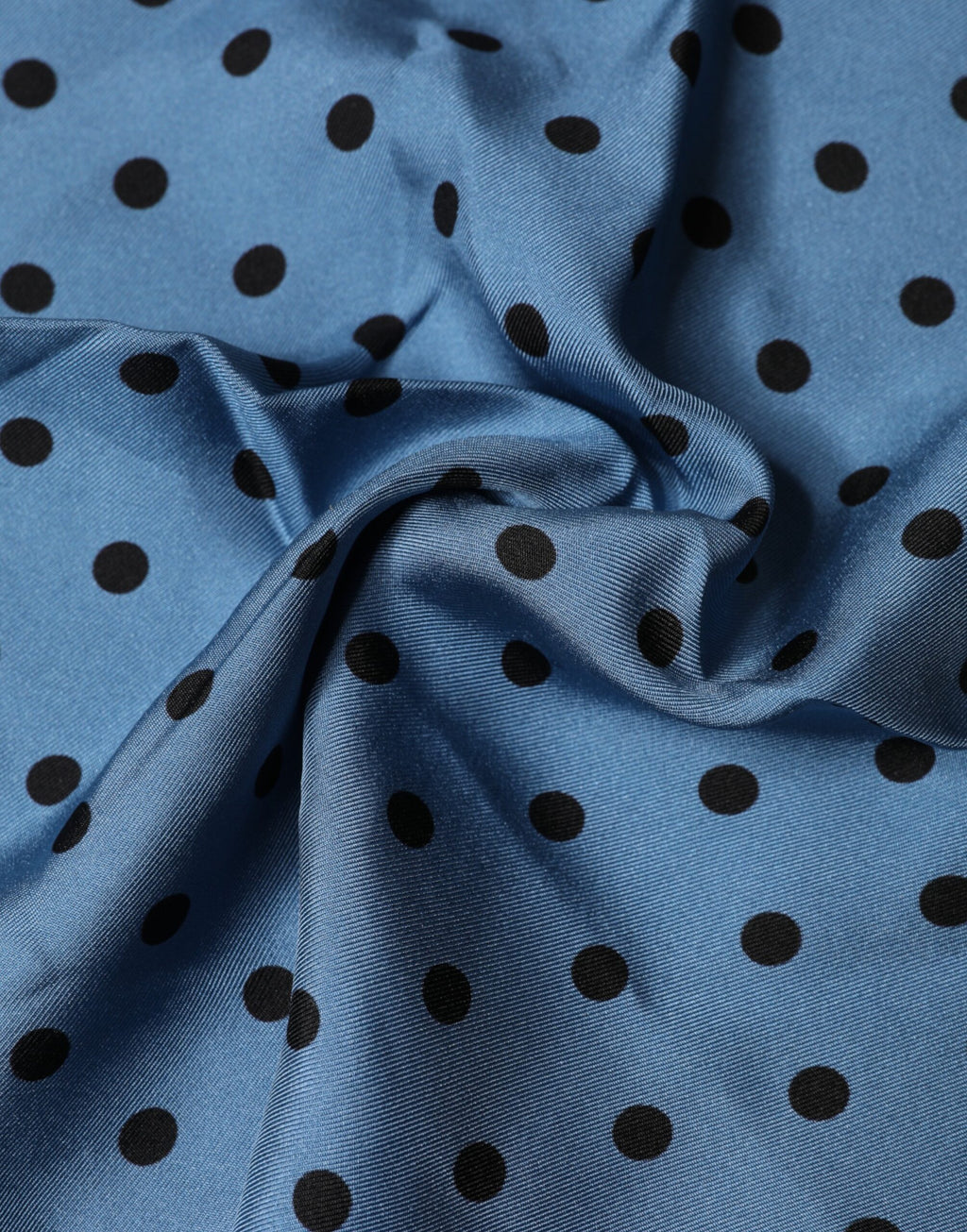 Blau gepunktetes quadratisches Halstuch