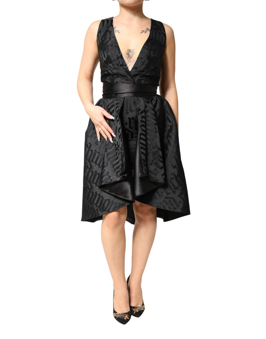 Schwarzes, ärmelloses 2-teiliges Kleid aus Jacquard mit tiefem V-Ausschnitt