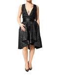 Schwarzes, ärmelloses 2-teiliges Kleid aus Jacquard mit tiefem V-Ausschnitt