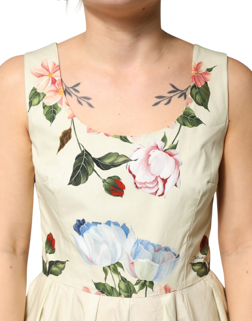 Beiges ärmelloses A-Linien-Kleid mit Blumenmuster