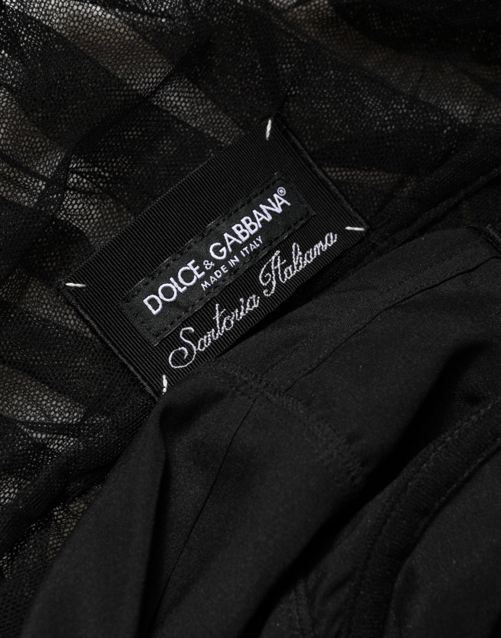 Schwarzes V-Ausschnitt Midikleid mit Raffungen und Spitzenborte