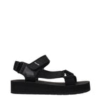 Schwarze flache Sandalen aus Stoff