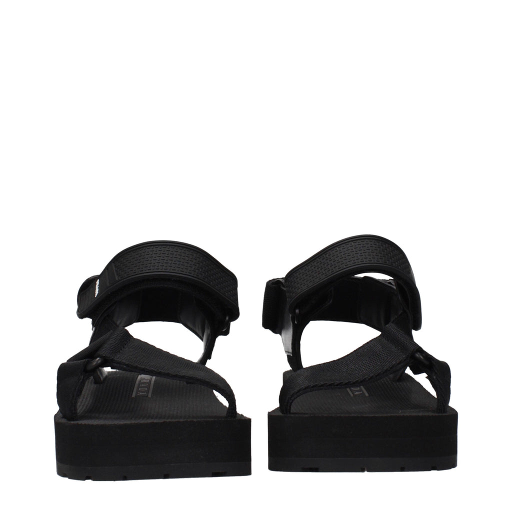 Schwarze flache Sandalen aus Stoff