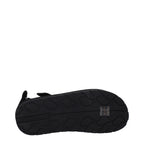 Schwarze flache Sandalen aus Stoff